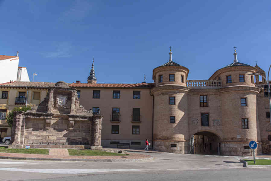 Zaragoza - Calatayud 05 - Puerta de Terrer.jpg